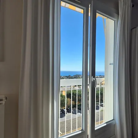 T2 Vue Mer, Plein Sud Situee Au Dernier Etage Avec Place De Parking Bandol