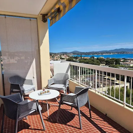 T2 Vue Mer, Plein Sud Situee Au Dernier Etage Avec Place De Parking Bandol