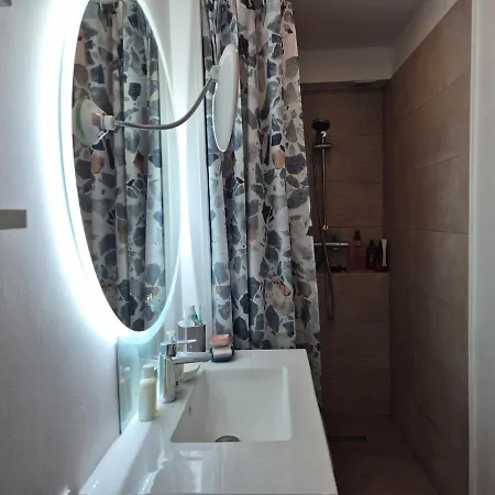 Apartamento T2 Vue Mer, Plein Sud Situee Au Dernier Etage Avec Place De Parking *